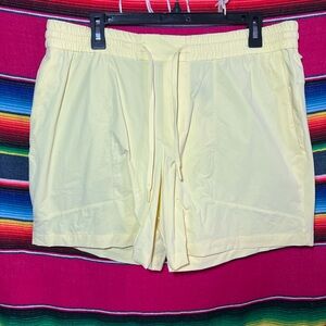 Lululemon Bowline Short 5" *Stretch Ripstop Lemon Chiffon Size XL